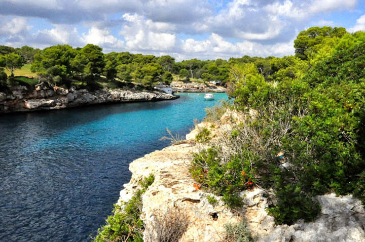 fishingtripmajorca.co.uk boat tours to Cala Mitjana Portocolom Majorca