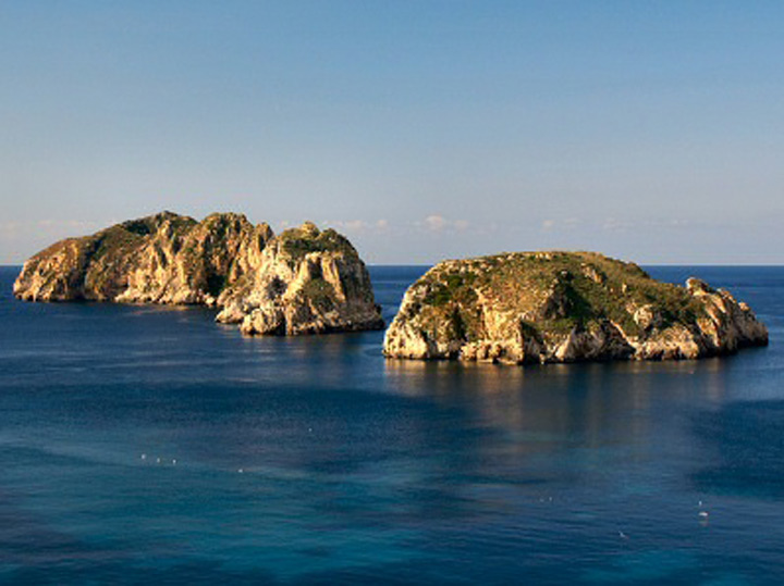 fishingtripmajorca.co.uk boat trips to islands Malgrats in Majorca